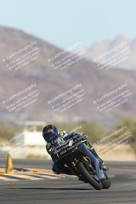 media/Oct-30-2025-Racers Edge (Thu) [[dabbdaf680]]/3-B Group/Session 2 (Turn 14)/